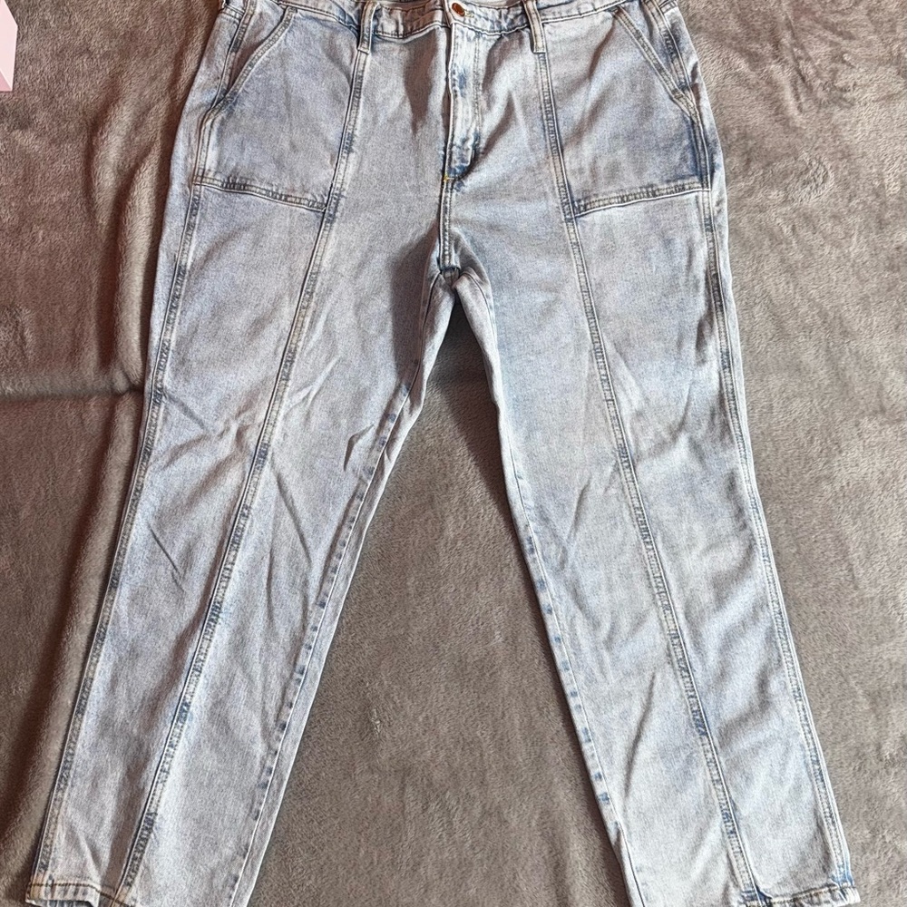 Universal Thread Women's Light Blue Straight Leg Jeans